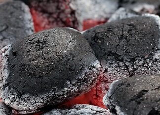 Czy węgiel drzewny filtruje wodę?