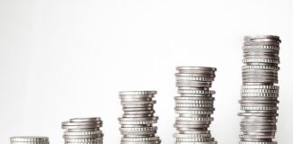 Czy piłkarze mogą grać w metalowych korkach?